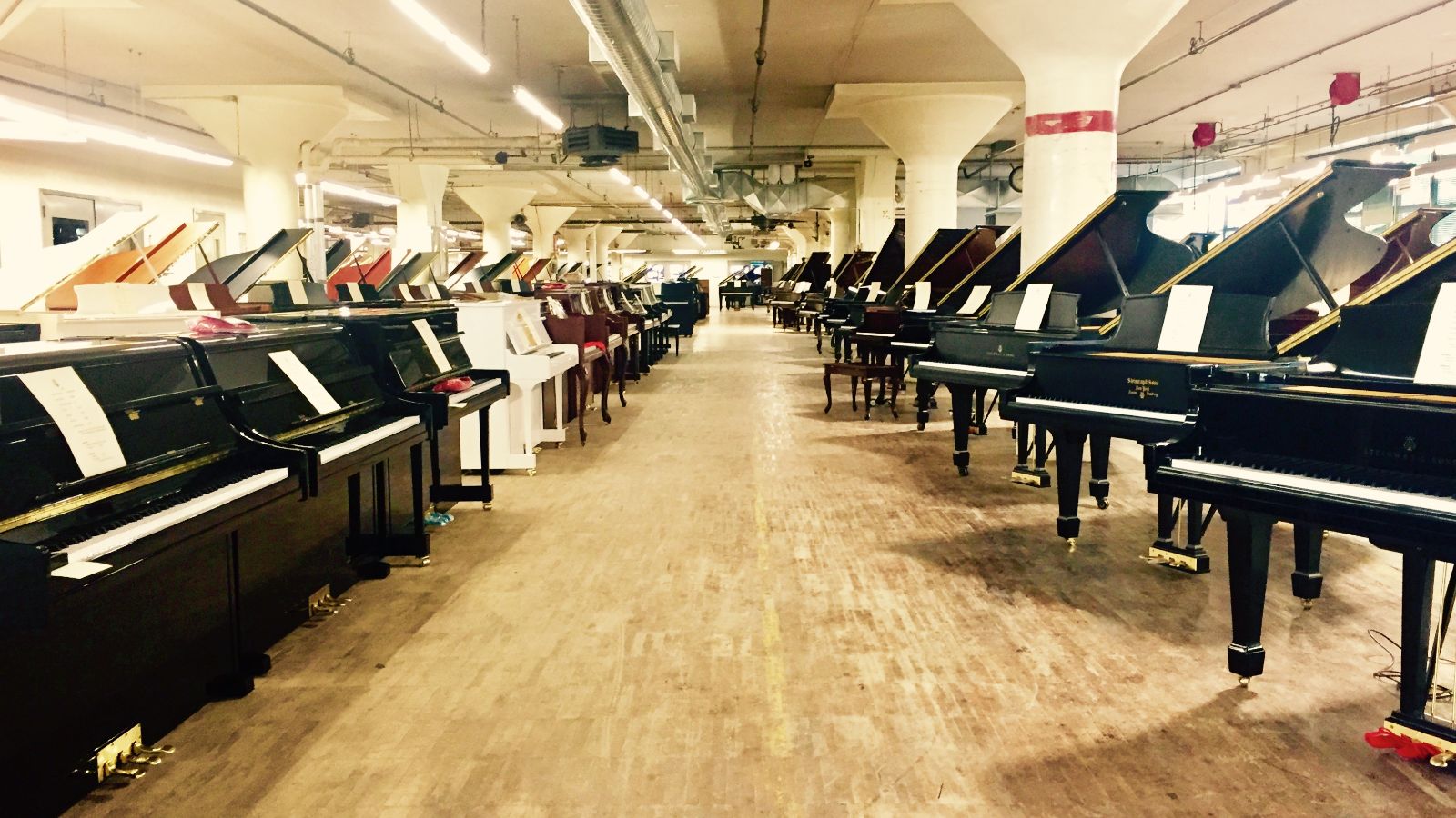 Piano warehouse sale store